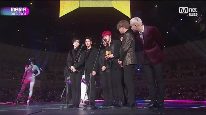 MONSTA X nhận giải Best Concert Performer tại MAMA 2017 in Japan