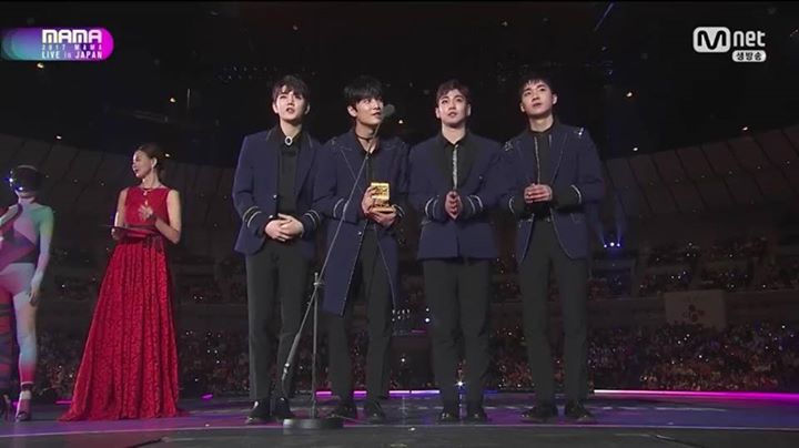 NU’EST W nhận giải Discovery of the Year tại MAMA 2017 in Japan