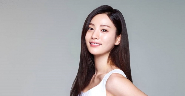 Nana tiếp tục gia hạn hợp đồng với Pledis Entertainment