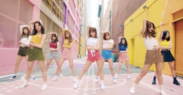 TWICE tiết lộ những chi tiết đặc biệt trong MV "Likey"