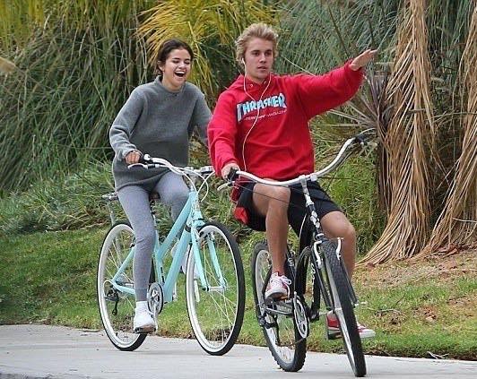 Bài báo: [HollywoodPOP] Selena Gomez và Justin Bieber lại quay về bên nhau