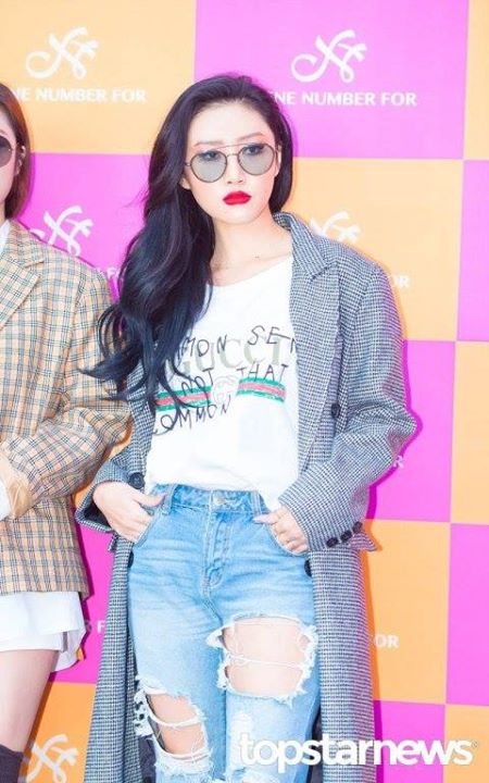 Pann: Diện son đỏ, Mamamoo Hwasa nhận được phản hồi b&ugrave;ng nổ h&ocirc;m nay ㄷㄷ
