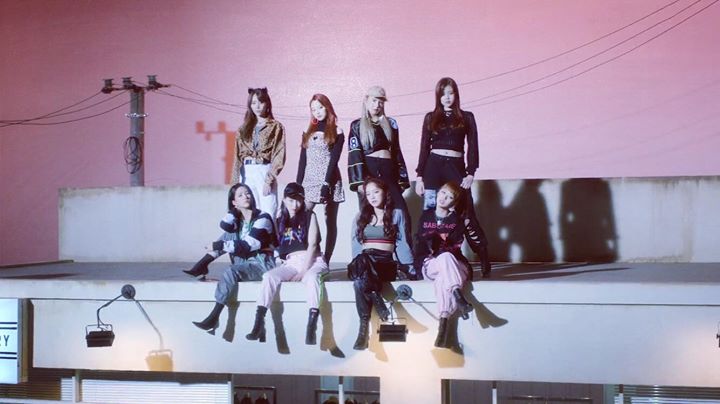 gugudan thay đổi hình tượng trong MV comeback “NOT THAT TYPE” 