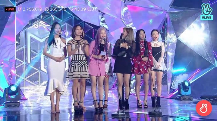 TWICE thắng Best Female Group tại #MGA2018 trước BLACKPINK, RED VELVET, MAMAMOO, MOMOLAND