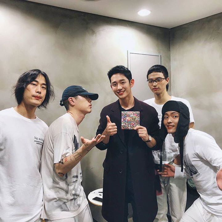 Jung Hae In tới xem concert của ban nhạc Hyukoh