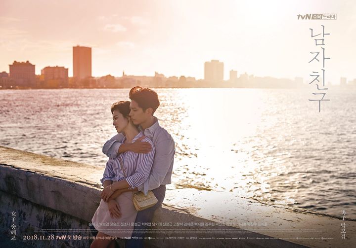 Park Bo Gum ôm Song Hye Kyo bên bờ biển Malecon, Cuba trong poster mới của drama “Boyfriend” đài tvN