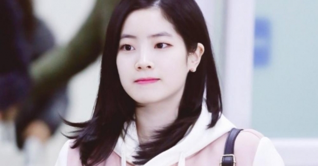 Ảnh quá khứ của Dahyun (TWICE) bị rao bán với giá 3,5 triệu VNĐ, người bán chính là bạn học cũ của nữ thần tượng