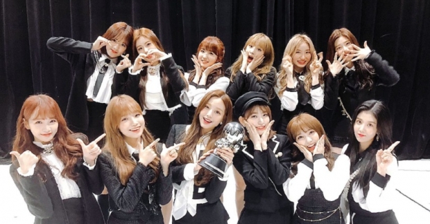 IZONE tiếp tục quật đổ kỷ lục của BLACK PINK, trở thành girlgroup tân binh có tốc độ 'giật' cup nhanh nhất!