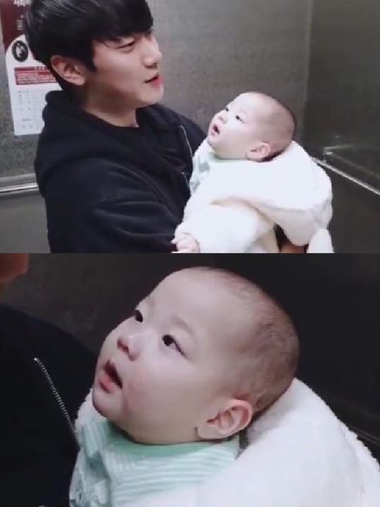 Bài báo: Choi Minhwan hát cho cậu con trai bản-sao-chính-chủ của mình