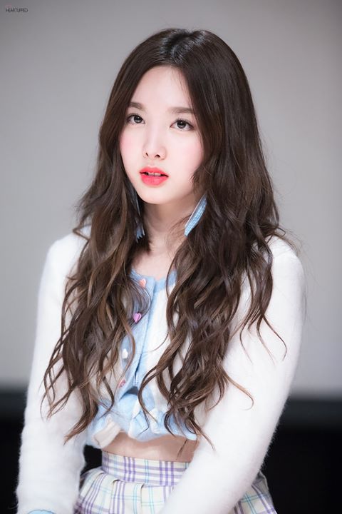 Pann: Nayeon chưa bao giờ ăn ở canteen trường hồi học cấp III