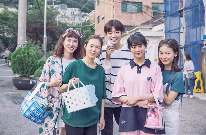 JTBC “Age of Youth 2” (Tuổi Trẻ Muôn Màu 2) kết thúc với 3.3%, trong đó tập cao nhất đạt 4.0%. Rating trung bình 14 tập phim đạt 2.8%, cao hơn 1.5% so với mùa đầu tiên. Rất nhiều khán giả đang mong chờ phim sẽ tiếp tục sản xuất mùa 3.