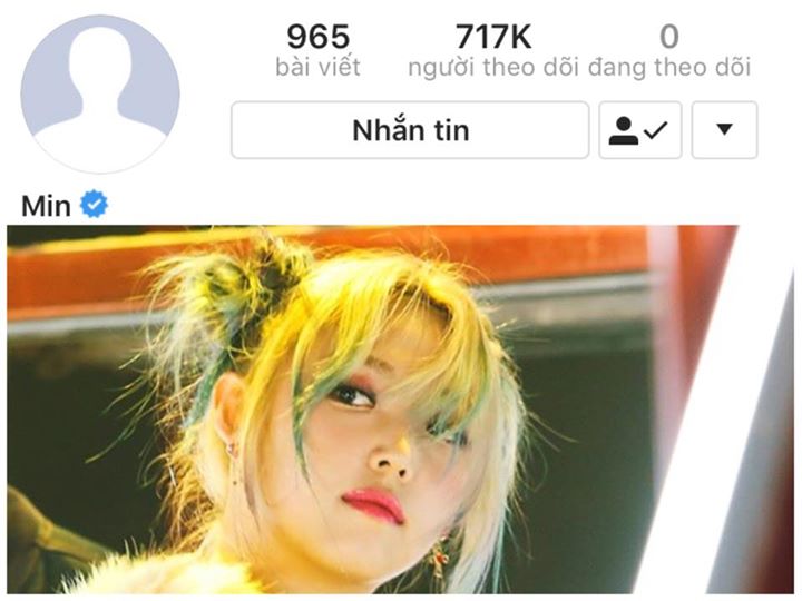 Miss A Min xoá avatar, bio, unfollow tất cả mọi người trên Instagram, không upload hình ảnh mới từ tháng 5. Đã 6 tháng kể từ khi hết hạn hợp đồng và quảng bá xong nhạc kịch, bạn trai cũ G.Soul rời đi, Jokwon rời đi, Suzy tái kí nhưng JYP vẫn im hơi lặng t