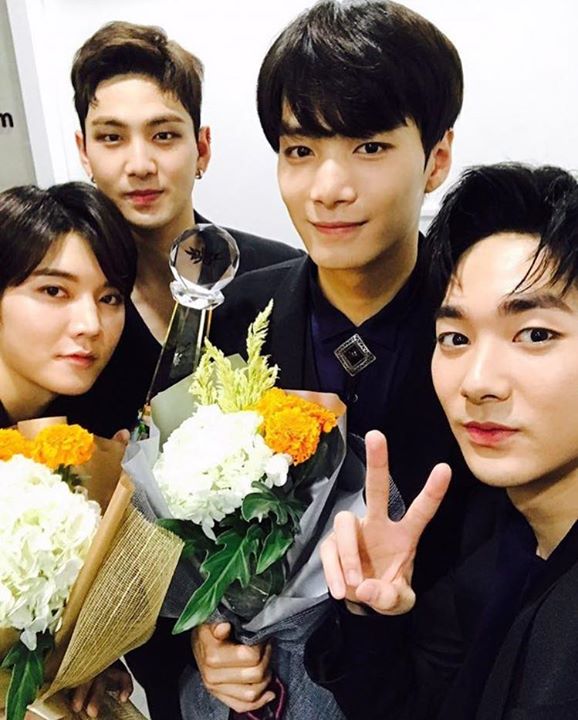 Tổng hợp chọn lọc ảnh l&ecirc;n Giải tr&iacute; Naver (20/10)