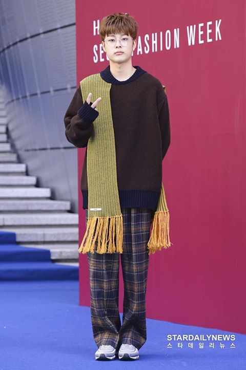 D&agrave;n sao dự Tuần lễ thời trang Seoul ng&agrave;y 21/10.