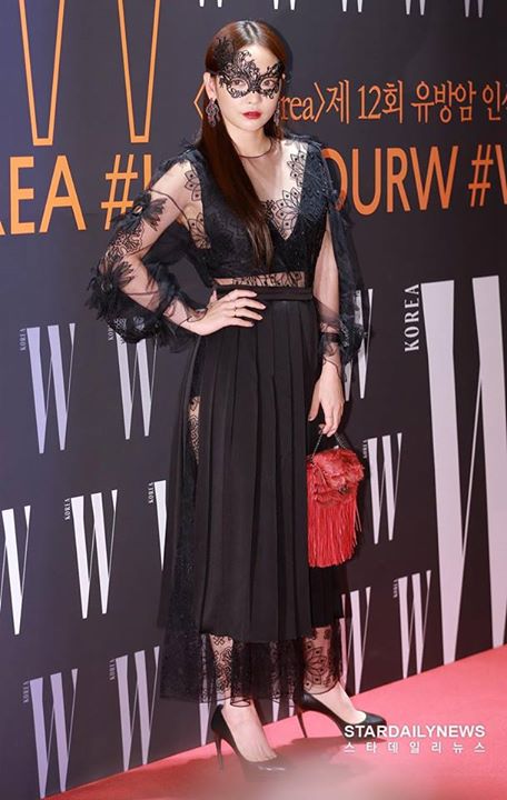 D&agrave;n sao hội tụ trong Chiến dịch từ thiện n&acirc;ng cao nhận thức về ung thư v&uacute; của tạp ch&iacute; W Korea.