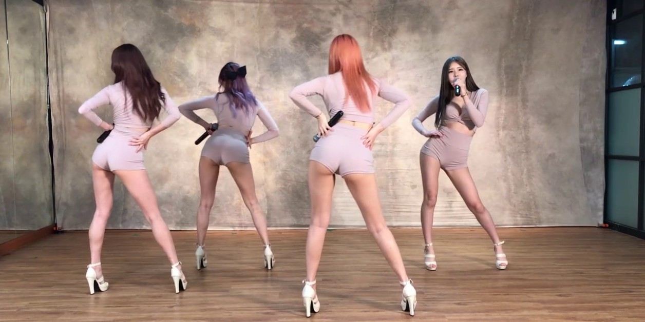 Phiên bản này của "Miniskirt" không thích hợp xem tại nơi làm