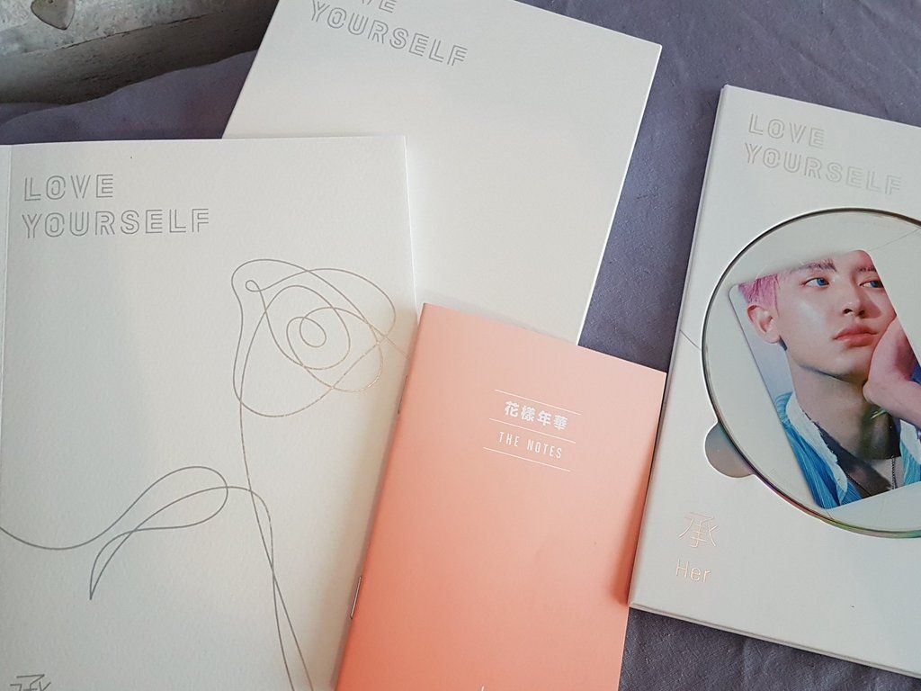 Fan nhận thấy một điều kì lạ trong album của BTS