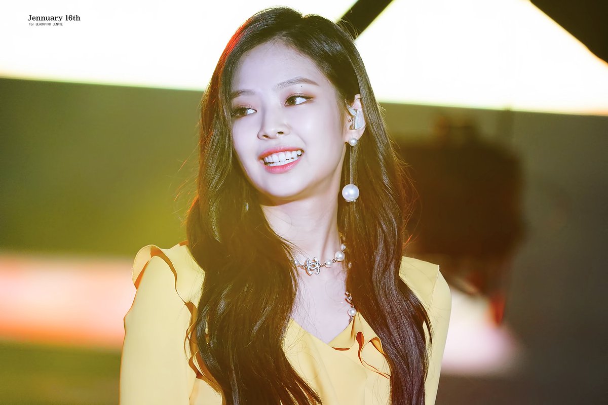 Fan bất ngờ trước vòng eo siêu nhỏ của Jennie (BLACKPINK)