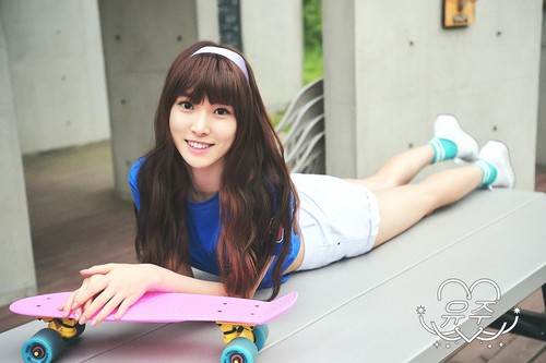 Đôi chân của Yuju (GFRIEND) có vẻ đang ngày càng dài hơn