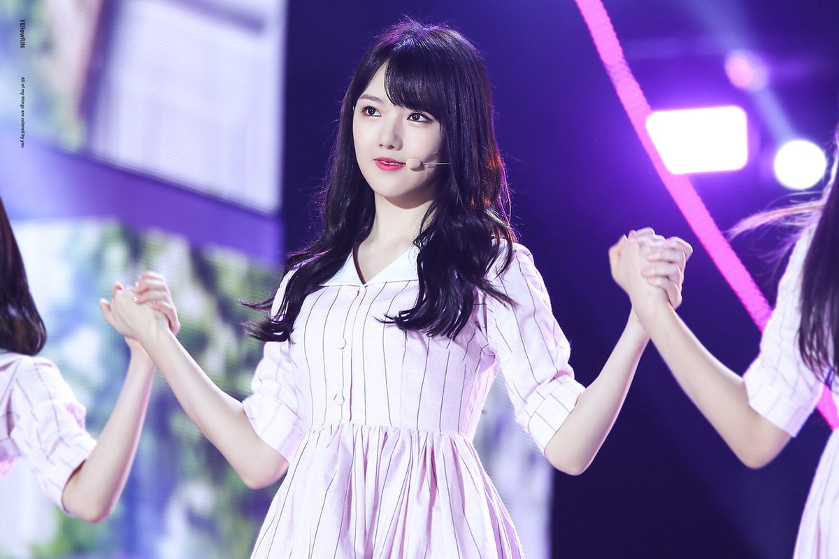 Yerin (GFRIEND) cố hết sức biểu diễn dù bị đau ruột thừa