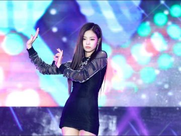 Bộ trang phục biểu diễn của Jennie (BLACKPINK) khiến các fan sửng sốt