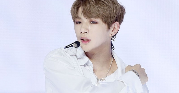 Nhờ camera ẩn, người hâm mộ được thấy cơ bụng tuyệt vời của Kang Daniel (Wanna One) 