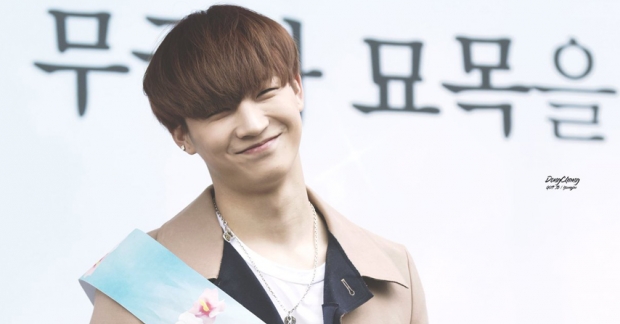 "Bắt gặp" JB (GOT7) có hành động dịu dàng với fan