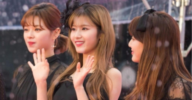 Sana (TWICE) vô tình để lộ vũ đạo điểm nhấn của 'Likey' trên sân khấu?