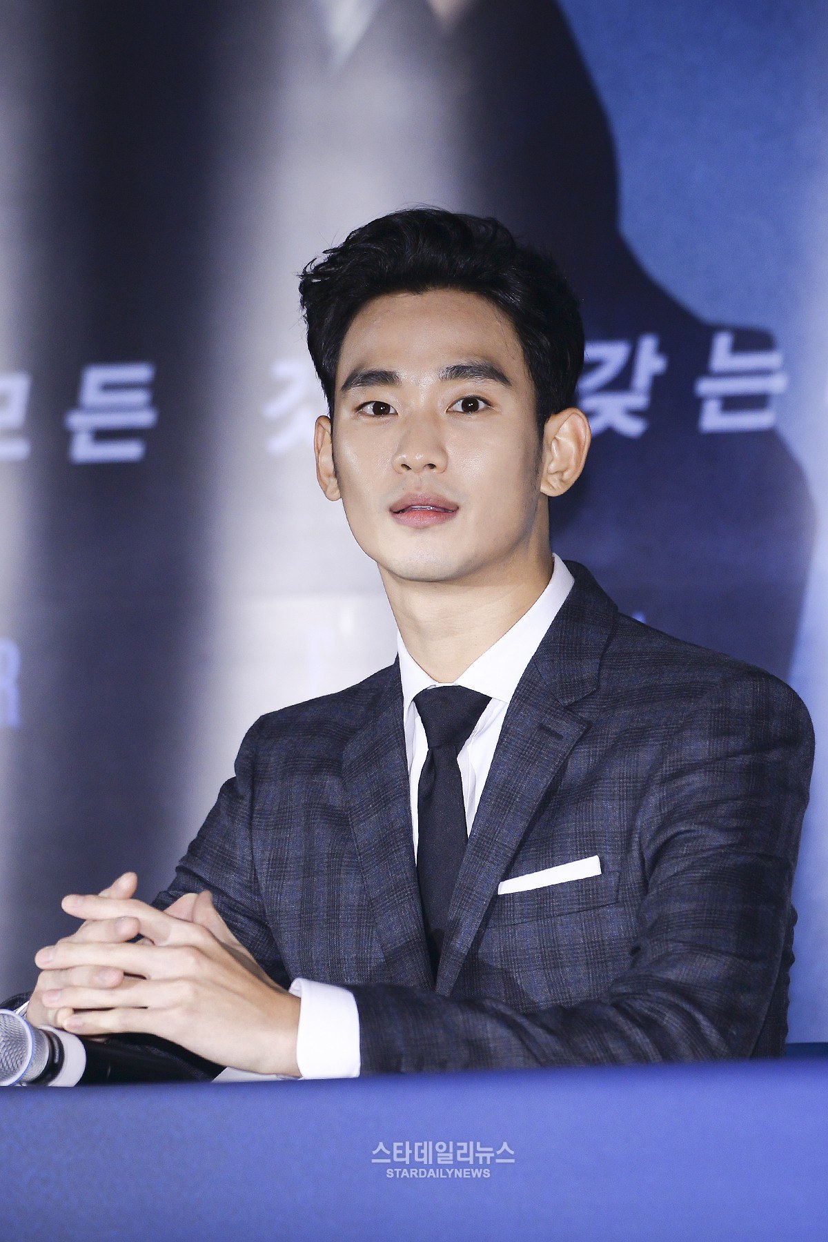 Hình ảnh Kim Soo Hyun đầu tiên khi nhập ngũ cho thấy anh đã thay đổi