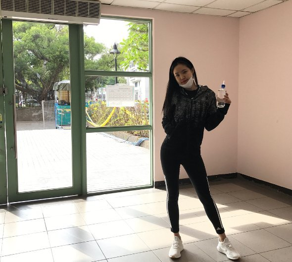 Bài báo: A Pink Son Naeun sẵn sàng diễn tập tại Đài Loan 'nữ thần legging' 