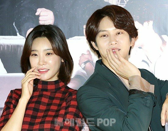 Bài báo: Sojin - Kim Heechul, ai xinh đẹp hơn ai nào? 