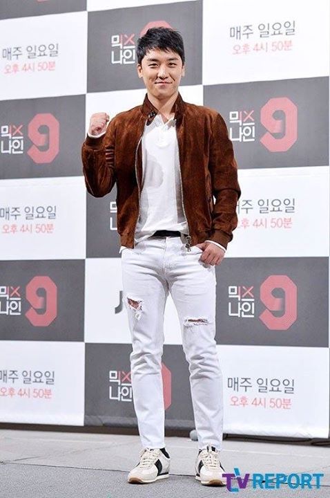 Bài báo: Seungri 'tự tin diện quần trắng' 