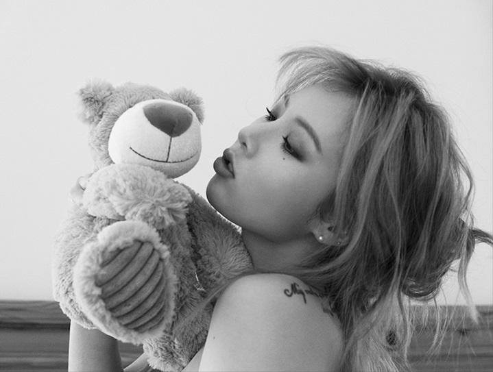 Pann: Hyuna dấy l&ecirc;n mối nghi ngờ về concept lolita