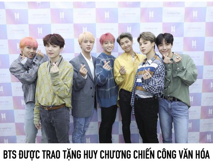 BTS được vinh danh tại Lễ trao giải Văn hóa & Nghệ thuật Đại chúng Hàn Quốc tổ chức bởi Bộ Văn hóa, Thể thao và Du lịch. Đây là huy chương trao tặng cho các cá nhân/tập thể đã hoàn thành nhiệm vụ xuất sắc trong các lĩnh vực văn hóa và nghệ thuật, vì lợi í