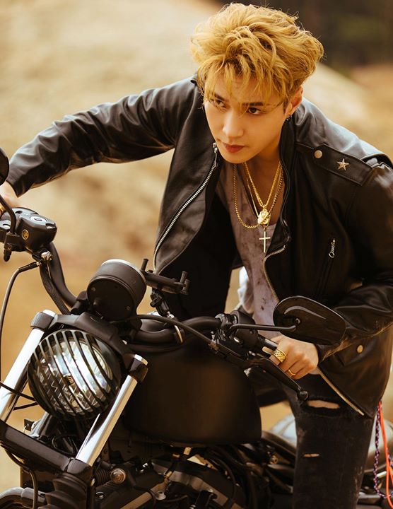 EXO Lay trong bộ ảnh “Don’t Mess Up My Tempo”