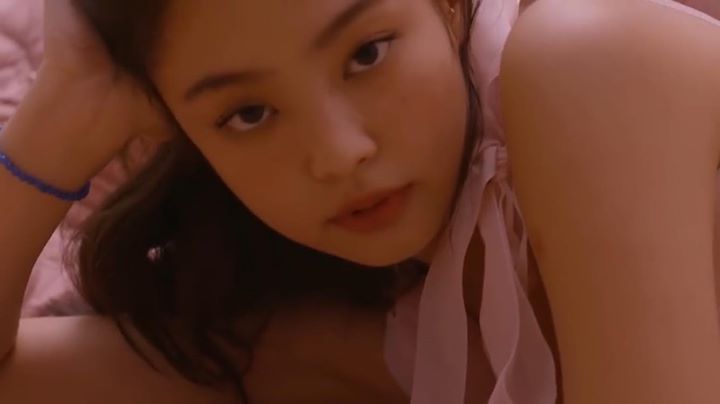 BLACKPINK Jennie đánh vần tên mình trong teaser video của “SOLO” ▶ youtu.be/o5Fw2AYfUzs