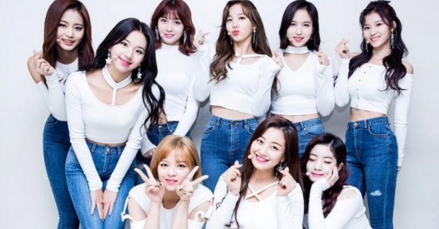 Antifan cũng phải sững sờ: Số album TWICE bán được đủ cân hết toàn bộ các girlgroup còn lại 