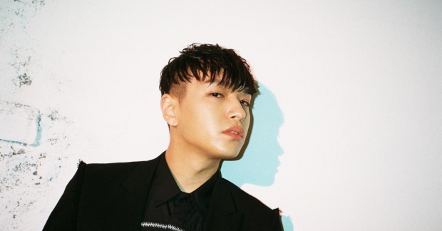 Simon D (AOMG) phải viết thư xin lỗi vì văng tục ngay trên livestream với fan