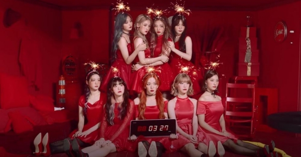 fromis_9 trở lại rực rỡ và xinh đẹp với "Love Bomb": Nghe ngay đi vì vừa đã tai lại còn đã mắt!