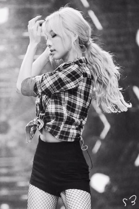 Theqoo: Idol cân bằng được giữa khả năng hát và nhảy