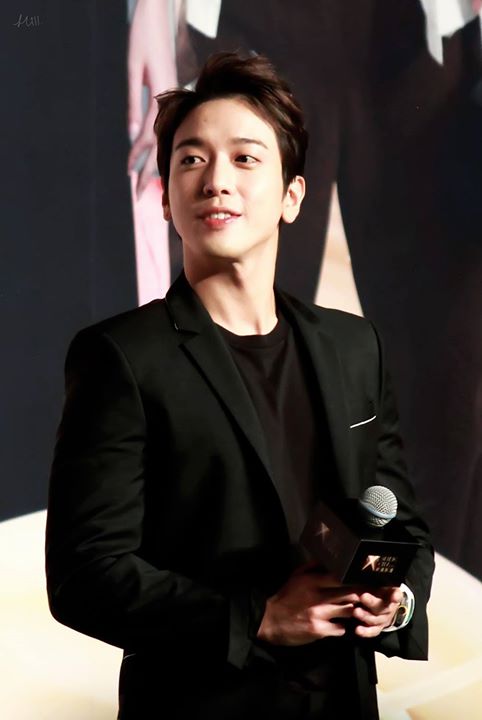 Pann: Hashtag về Jung Yonghwa gây xôn xao trang mạng Twitter