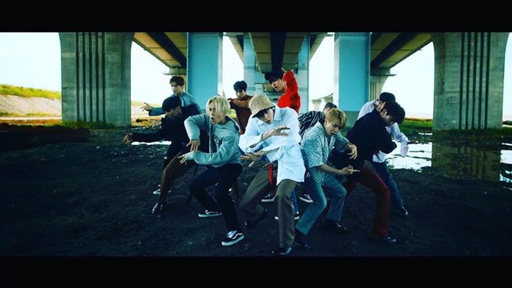 PENTAGON lần đầu comeback với ca kh&uacute;c chủ đề "LIKE THIS" do Hui v&agrave; Flow Blow s&aacute;ng t&aacute;c 