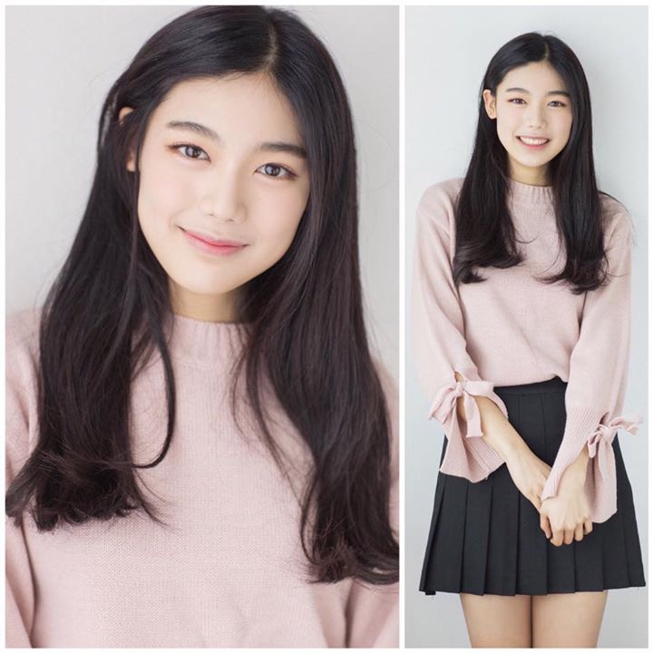 Kim Yoo Ahn sinh năm 2001, nữ diễn viên tân binh vừa kí hợp đồng gia nhập JYP Actors và được chọn là MC mới cho chương trình thiếu nhi nổi tiếng "Boni Hani" của đài JTBC.