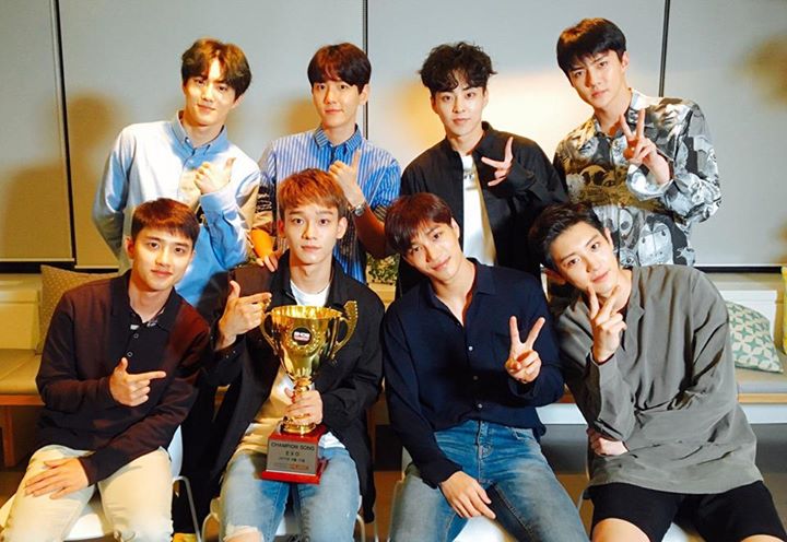 EXO đã giành chiến thắng đầu tiên cho ”Power” trên Show Champion tập đặc biệt hôm nay trước Sunmi “Gashina,” GFRIEND “Love Whisper,” Jung Sewoon “Just U” (feat. Sik-K) và HyunA “Babe”