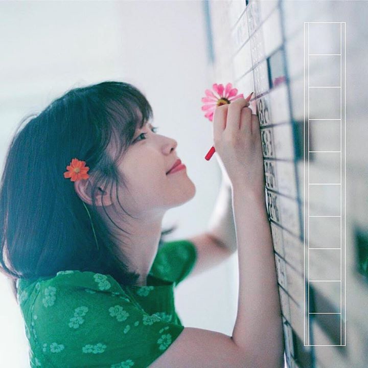 Nhân kỉ niệm 9 năm debut, IU phát hành ca khúc pre-release "AUTUMN MORNING" remake từ bản hit năm 1991 của Yang Hee Eun. Theo Fav Ent. 7 giờ sáng không phải là thời gian được tính vào các BXH âm nhạc, nhưng đây là món quà chân thành từ IU với mong muốn cá