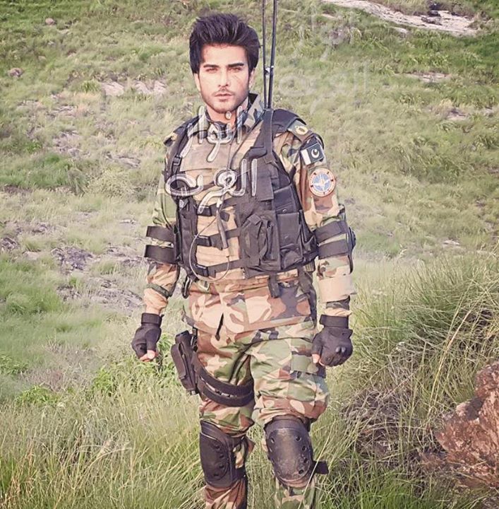 Nam diễn vi&ecirc;n Imran Abbas (sinh năm 1982, cao 1m83) người Pakistan thủ vai Đại u&yacute; Yoo Ji Shin của Song Joong Ki trong phi&ecirc;n bản remake của drama "Hậu Duệ Mặt Trời"