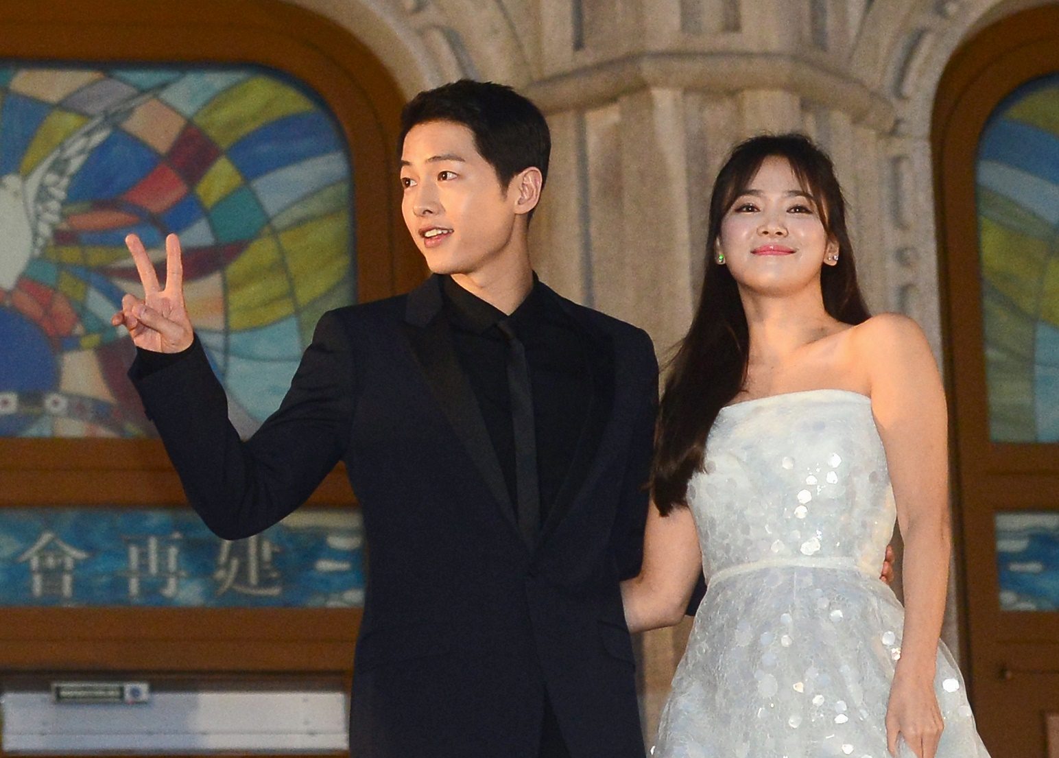 Song Joong Ki và Song Hye Kyo bí mật chụp ảnh cưới