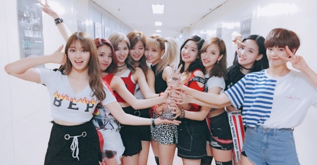 JYP Entertainment tiết lộ số tiền đã đổ cho TWICE và số tiền nhóm nhạc này kiếm được từ khi debut