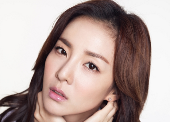 Sandara Park tẩy trang trước ống kính