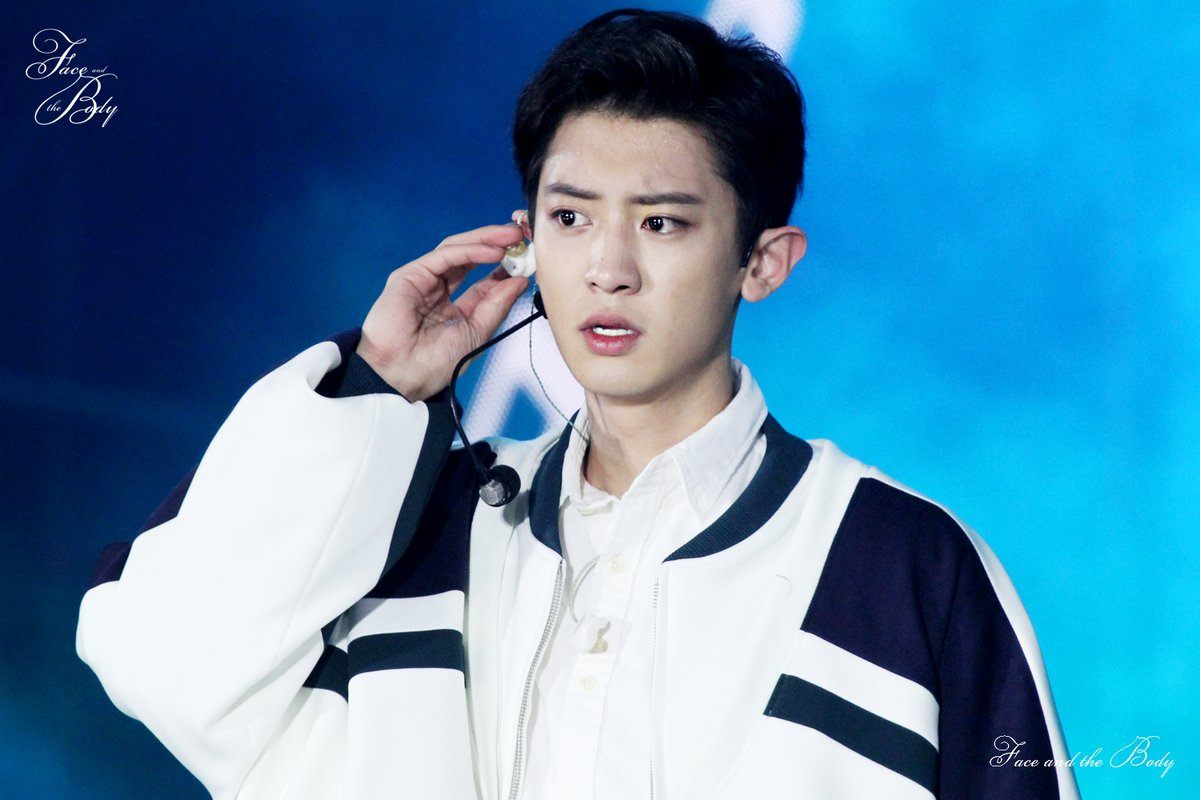 Vẻ ngoài của Chanyeol (EXO) bất ngờ trở nên cực chín chắn khiến fan bị sốc